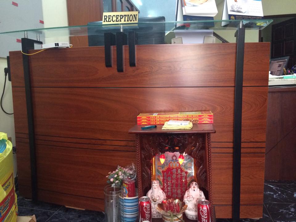 Thanh lý bàn lễ tân